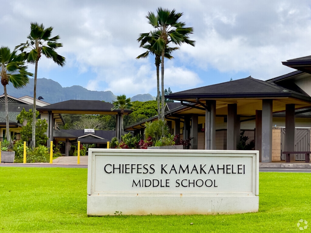 Chiefess Kamakahelei Middle School in Puhi