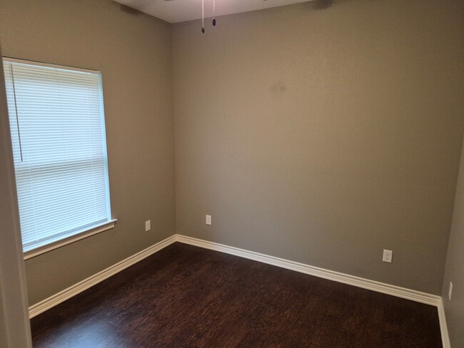 958 N Marshall St, Henderson, TX 75652 - photo 4