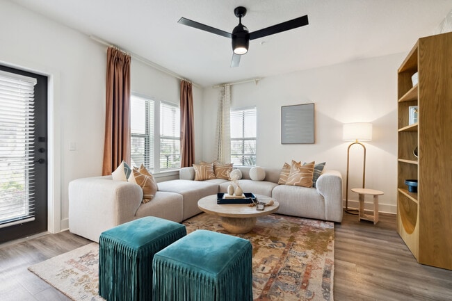 Row Waterside, Sarasota, FL 34240 - photo 2