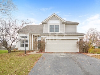 9 Deer Creek Ct, Lake in the Hills, IL 60156