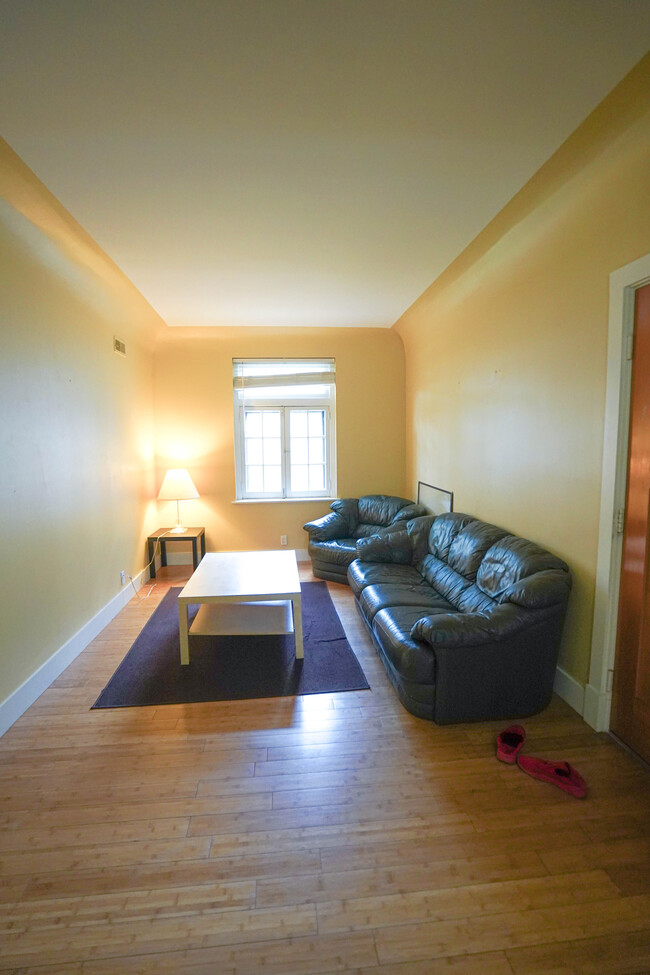 613 Westgate Ave, University City, MO 63130