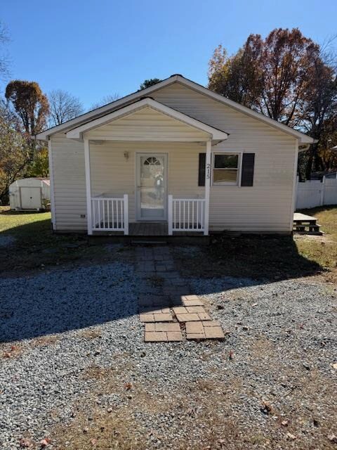 215 Hedgecock Rd, High Point, NC 27265