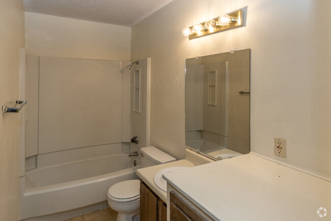 1BR, 1BA - 632SF