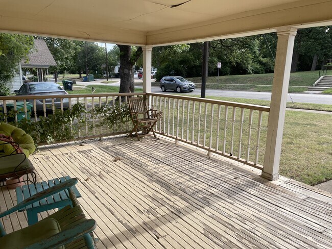 424 Fry St unit B, Denton, TX 76201 - photo 2