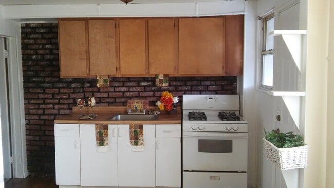 3719 Saint Victor St, Brooklyn, MD 21225 - photo 2