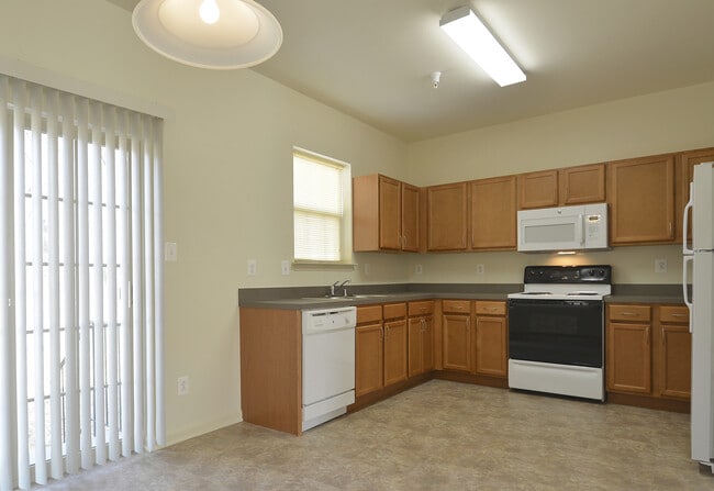 The Pointe at Manorgreen Townhomes, Middle River, MD 21220 - photo 3