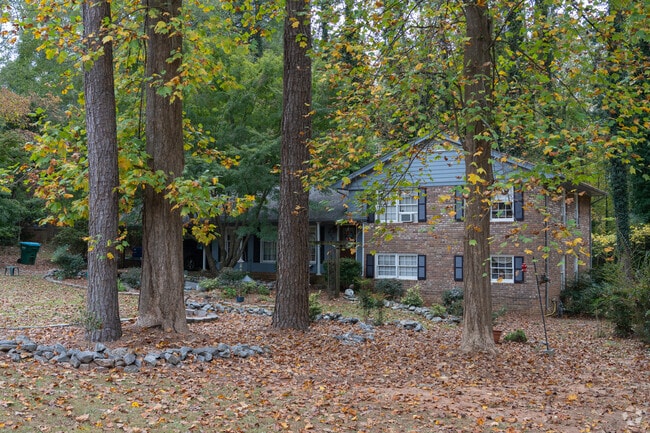 Green - Crestwood buyers will find a few split levels throughout the neighborhood.