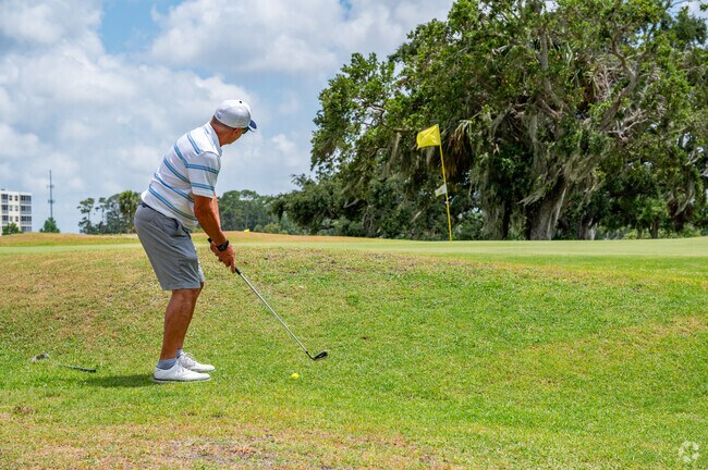 Largo Paradise Island residents can chip onto the nearby East Bay Golf Club course.
