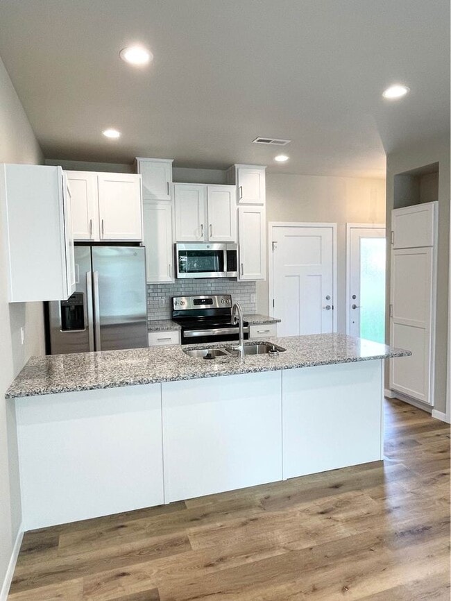 1021 S Nicolet Rd, Appleton, WI 54914