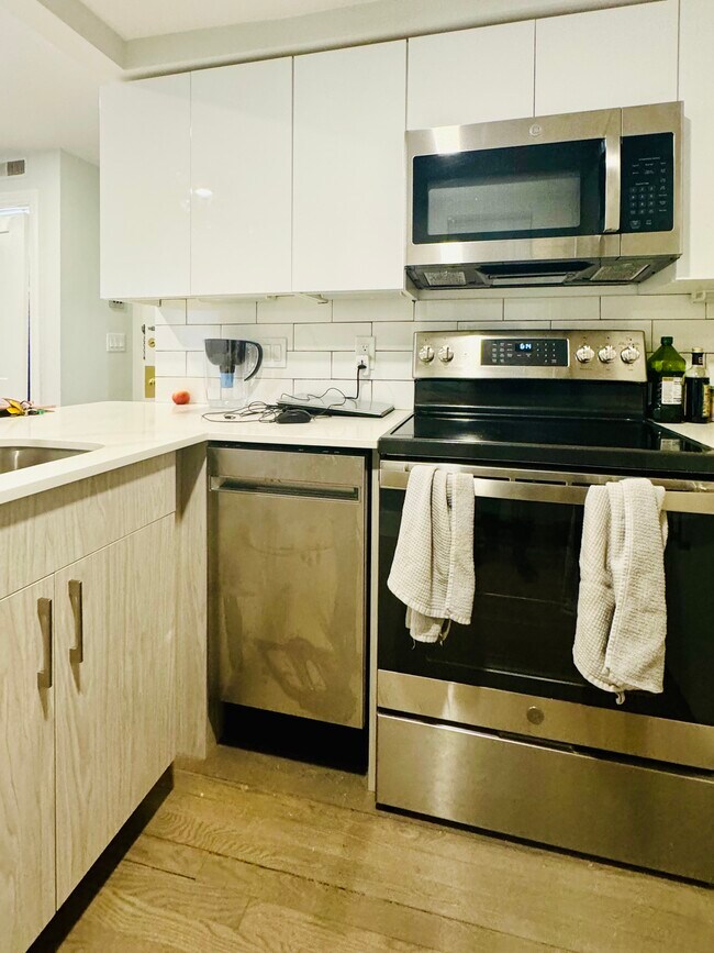 326 Hammond St unit 401, Chestnut Hill, MA 02467 - photo 6