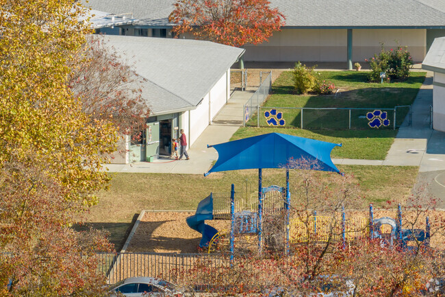 The student Teacher ratio at Hermon Leimbach Elementary is 21 to 1.