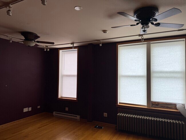 840 N California Ave unit Text Marius 312-806-, Chicago, IL 60622 - photo 4