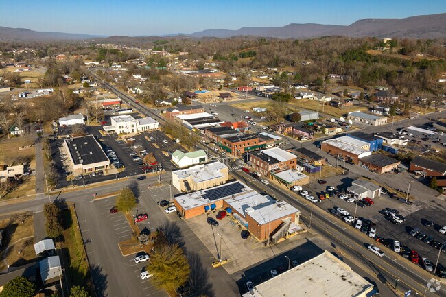Citizens of Dunlap have easy access to local amenities.