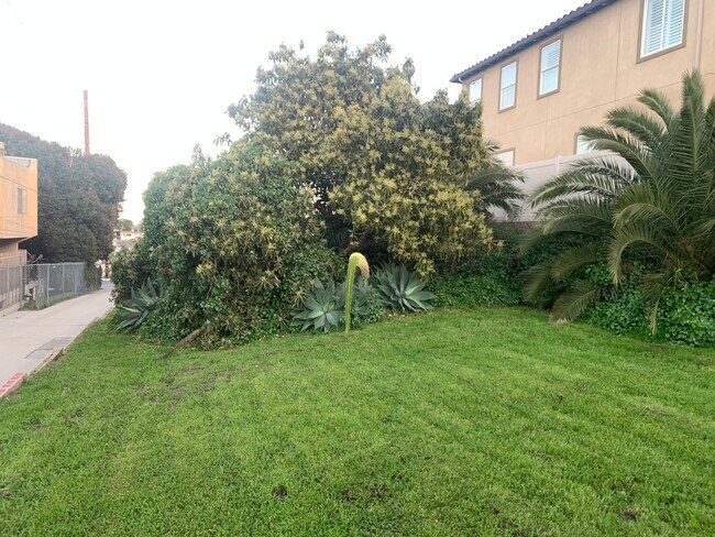 26025 Cypress St unit 2, Lomita, CA 90717 - photo 3
