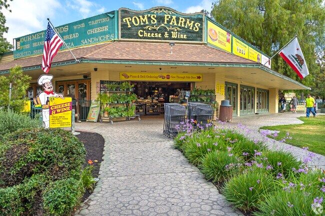 Tom's Farm is a family-friendly park with food and a farmer's market near The Retreat.