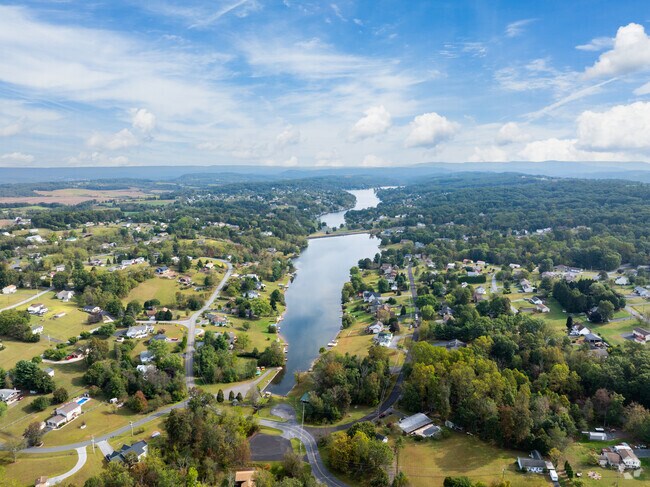 In South Manheim, homes, farmland, and wooded hills come together around beautiful water views.