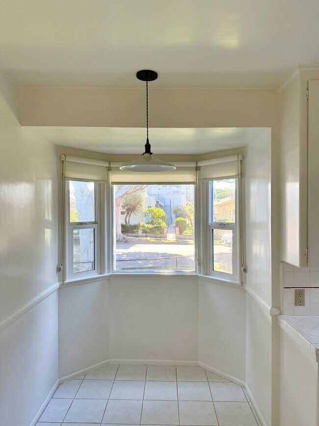 2401 Oak St unit Front, Santa Monica, CA 90405 - photo 6