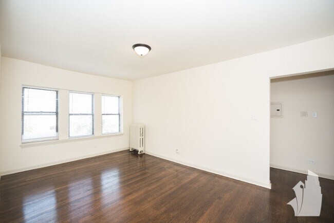 908 W Montrose Ave unit GDN, Chicago, IL 60613 - photo 4