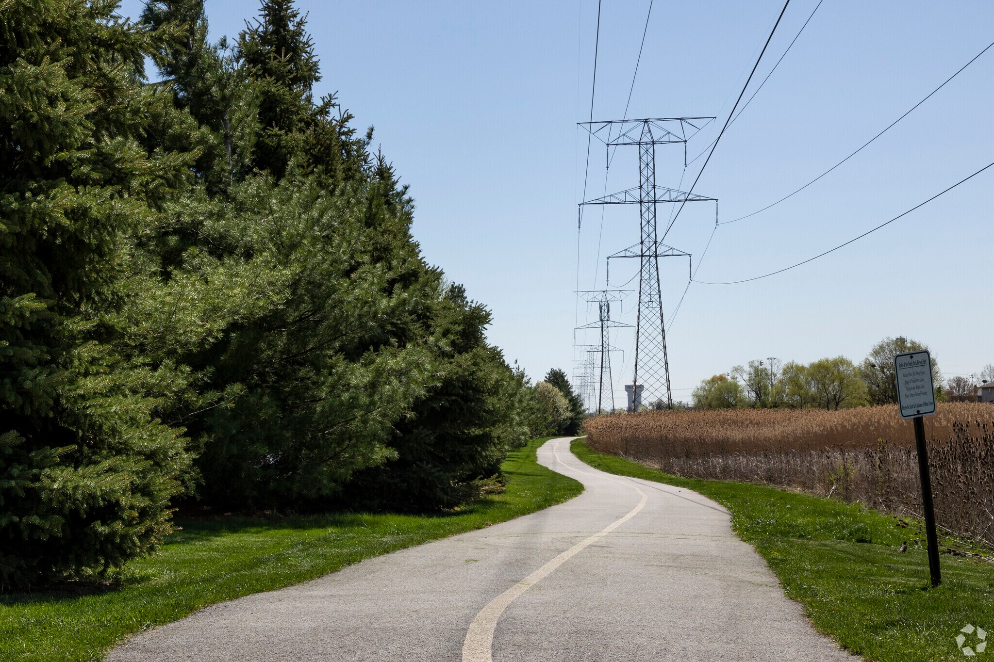 East Fernway Park has walking trails and outdoor space, perfect for nature lovers.