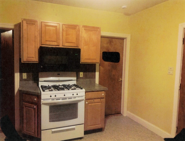 111 Florida St, Dorchester Center, MA 02124 - photo 2