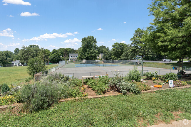 Redeemer School has multiple athletic courts and a small garden.