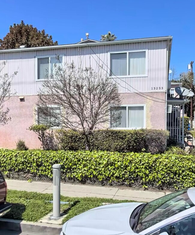 13233 Oxnard St unit 4, Van Nuys, CA 91401 - photo 2