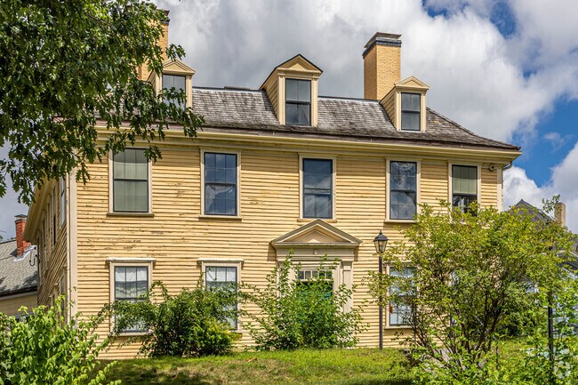 Governor Bellingham-Cary House is a historic site in Broadway.