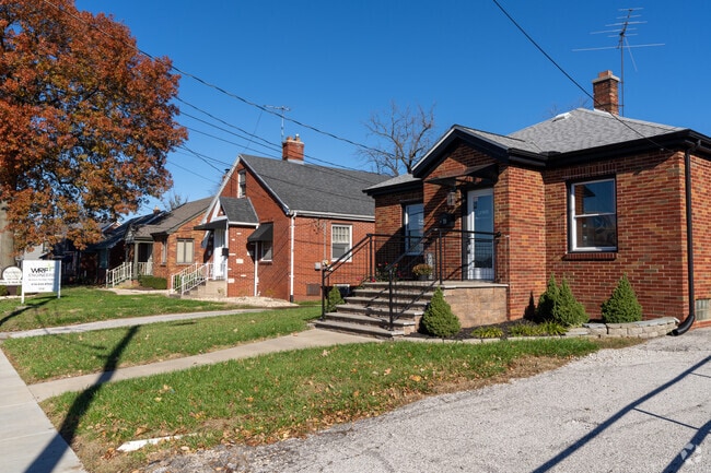 19th‑century brick homes sit a few blocks from Main Street downtown.