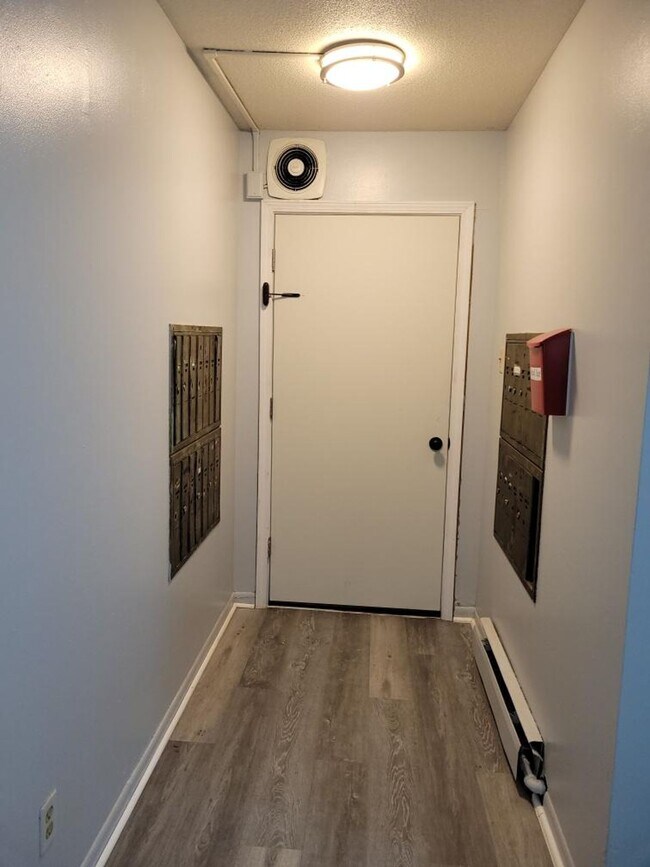 Douglas Oaks, Des Moines, IA 50310 - photo 4