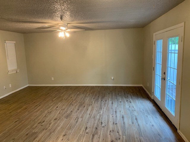 6205 Jackson Rd unit D7, Hitchcock, TX 77563 - photo 1