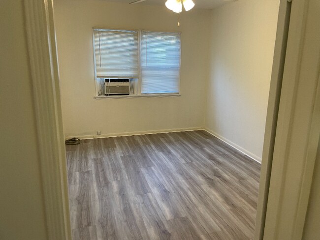 1301 N Buena Vista St unit B, Burbank, CA 91505 - photo 7