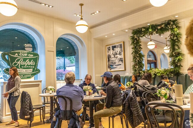 Downtown Mill Neck offers coffee shops for a quick shopping break.