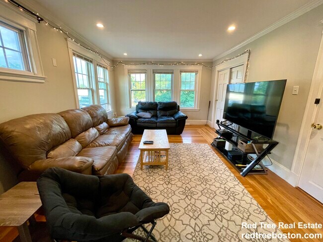 896 Fellsway unit 2, Medford, MA 02155 - photo 3