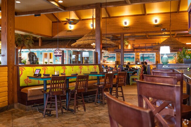 Bahama Breeze serves authentic Carribean food in Wayne, NJ.