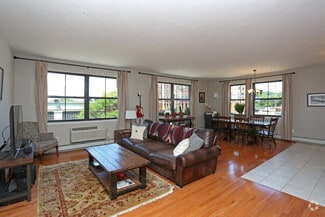 721 N Clinton St, Syracuse, NY 13204