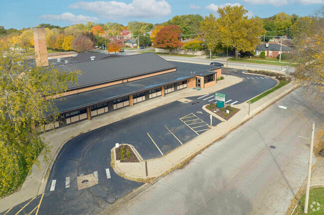 Southwest Elementary School is a public school located in Evergreen Park, IL