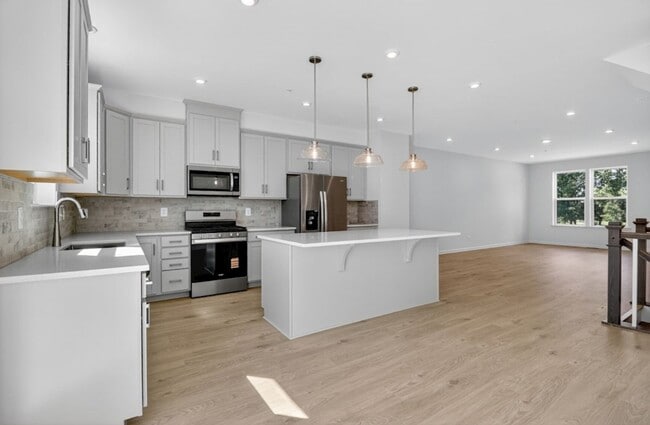 1805 Constellation Dr, Baltimore,, MD 21222 - photo 3