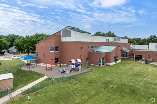 Stratton Academy of the Arts has an average student to teacher ratio of 12 to 1.