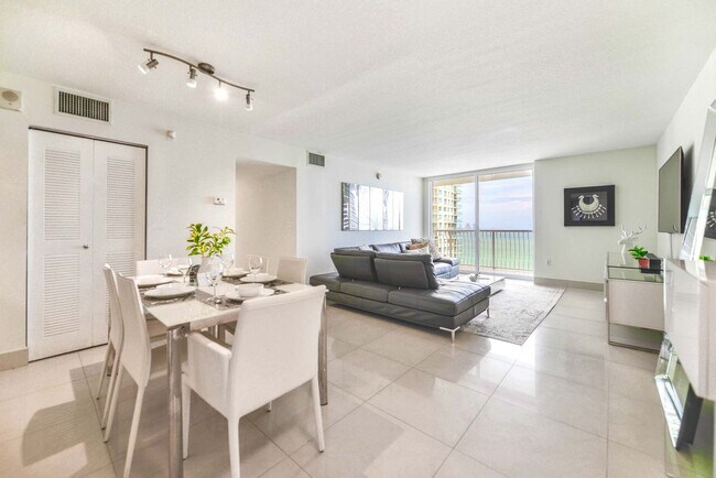 1 SE 12th St unit FL20-ID1022214P, Miami, FL 33131 - photo 2