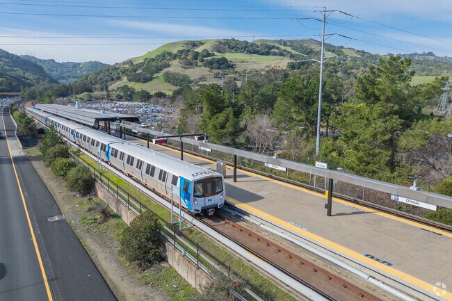 Orinda BART connects Del Rey to the rest of the Bay Area.