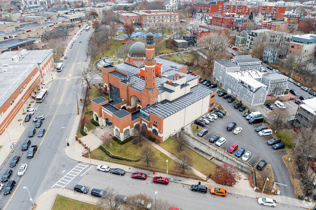 Malik Academy provides private education in the neighborhood of Mission Hill.