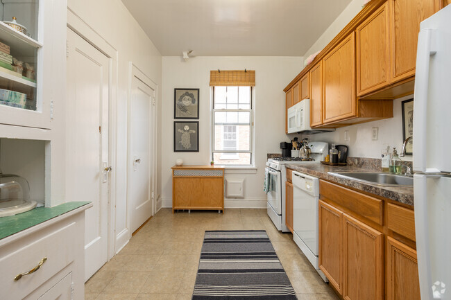 2 BR, 1 BA - Kitchen