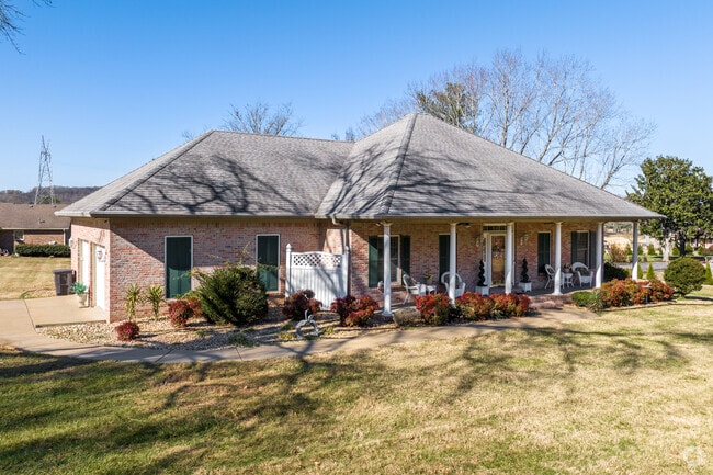 Hampshire homes charm with cozy sizes, from tiny to grand, and mesmerize all.