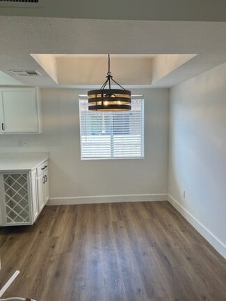 4554 E Paradise Village Pkwy N Unit 203, Phoenix, AZ 85032