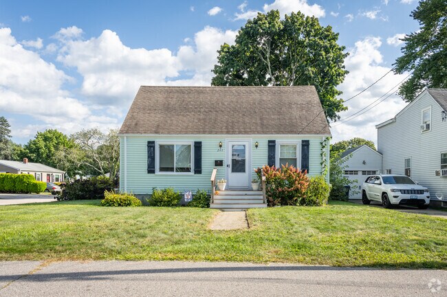 You can find a Cape Cod home that fits your needs in Long Meadow, RI.