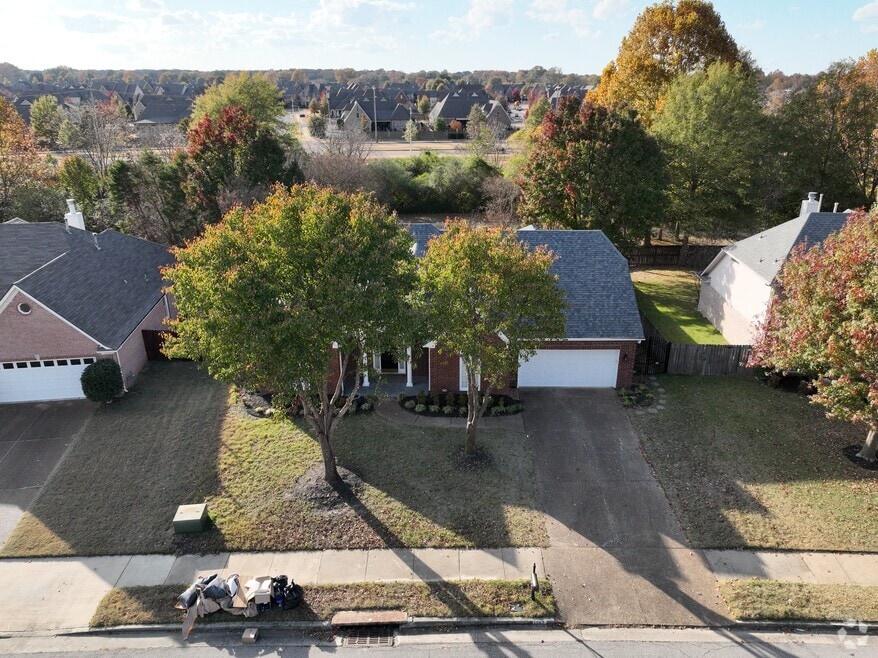 1387 Hunters Mill Trail, Collierville, TN 38017 - photo 2