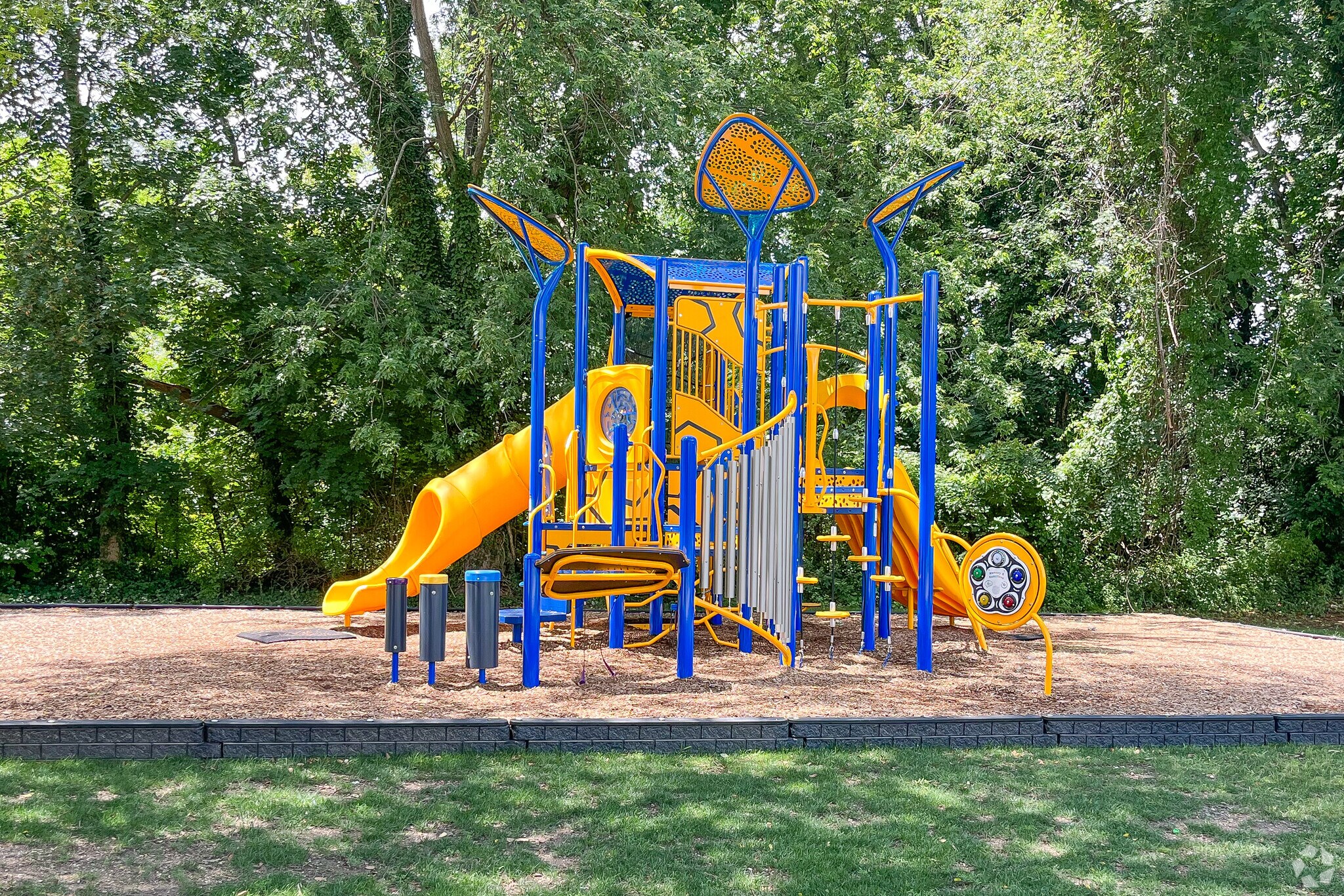 About Glenwood Landing Schools, Demographics, Things to Do