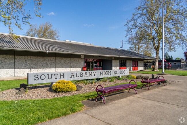 South Albany High School is a public school serving grades 9-12 in Albany, Oregon.
