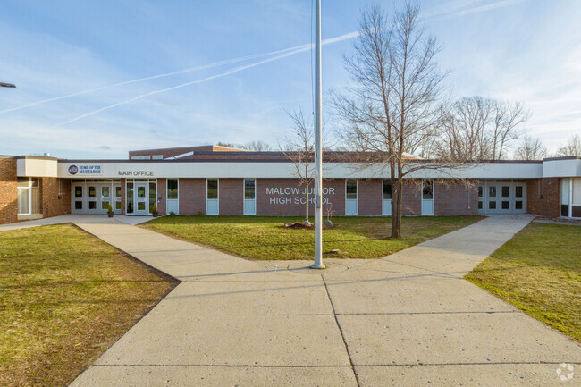 Malow Junior High School, Rankings & Reviews - Homes.com