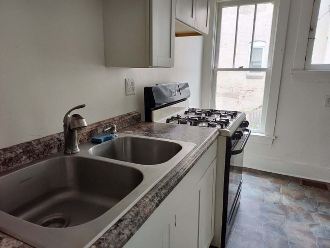 1915 11th Ave unit 2, Altoona, PA 16601 - photo 2